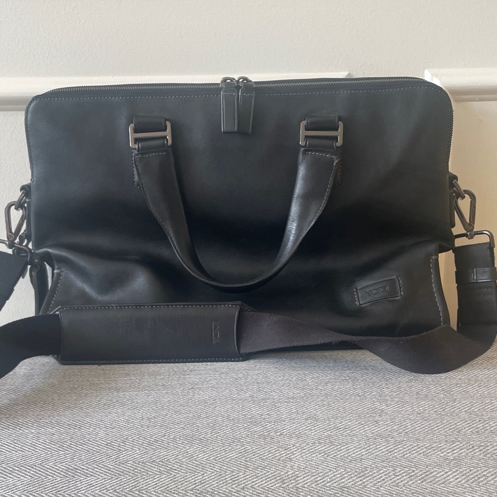 TUMI Black Leather Seneca Briefcase / Laptop Carrier